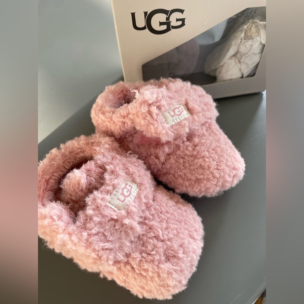 NWT Baby Girl Uggs 🎀
